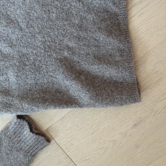 Aritzia The Group Baton Nandini Sweater Cross Front Size Medium Brown/Taupe - Picture 8 of 12